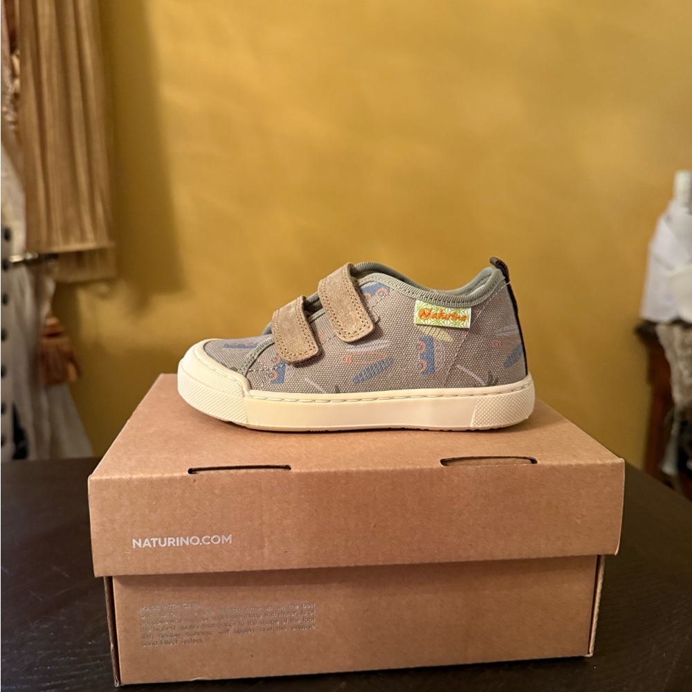 Naturino Monreos Canvas Kids Size 24 Shoes